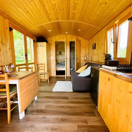 La Roulotte Du Moulin De Thimougies Ferienhaus *